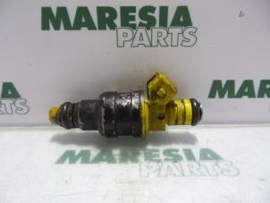 Used Injector (petrol injection) Alfa Romeo 156 (932) 2.5 V6 24V Price € 25,00 Margin scheme offered by Maresia Parts