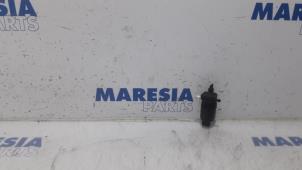 Usados Bomba de limpiaparabrisas delante Fiat 500 (312) 1.2 69 Precio € 18,15 IVA incluido ofrecido por Maresia Parts