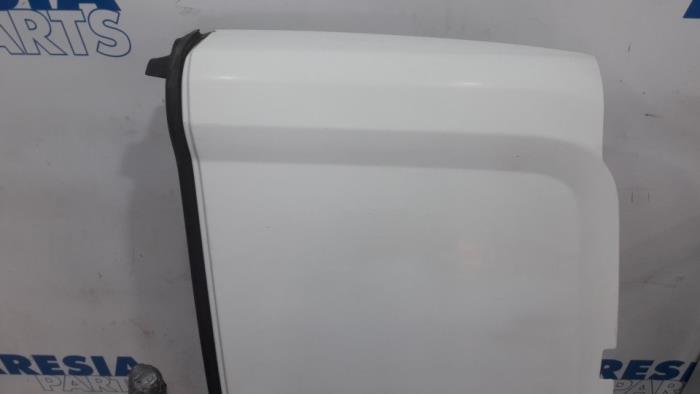 Tylne drzwi samochodu dostawczego z Opel Combo 1.3 CDTI 16V ecoFlex 2015