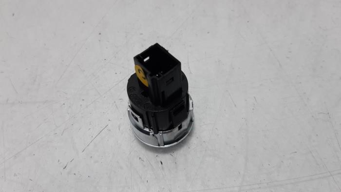 Start/stop switch from a Peugeot 508 SW (8E/8U) 2.0 HDiF 16V Autom. 2012