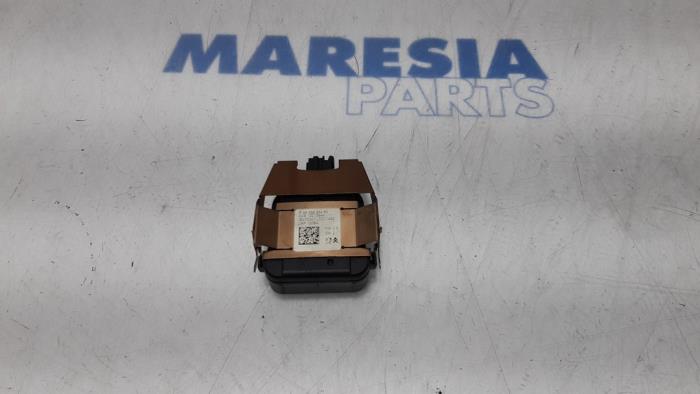 Begagnade Regnsensor Peugeot 508 SW (8E/8U) 2.0 HDiF 16V Autom. Pris € 20,00 Marginaltabell erbjuds av Maresia Parts