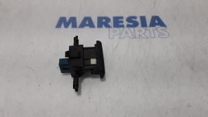 Used Parking brake switch Peugeot 508 SW (8E/8U) 2.0 HDiF 16V Autom. Price € 35,00 Margin scheme offered by Maresia Parts