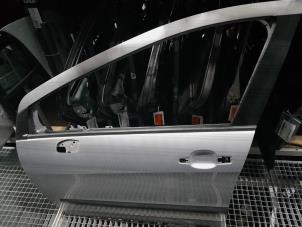 Gebrauchte Tür 4-türig links vorne Peugeot 308 (4A/C) 1.6 VTI 16V Preis € 85,00 Margenregelung angeboten von Maresia Parts