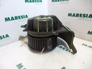 Used Heating and ventilation fan motor Renault Scénic II (JM) 1.5 dCi 105 Price € 35,00 Margin scheme offered by Maresia Parts