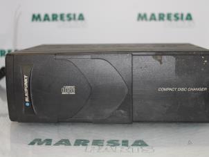 Usagé Changeur de CD Alfa Romeo 147 (937) 1.9 JTD 16V Prix € 65,00 Règlement à la marge proposé par Maresia Parts