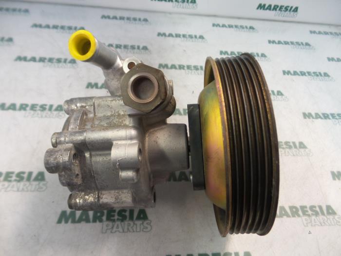 Usagé Pompe de direction Alfa Romeo 147 (937) 1.6 Twin Spark 16V Prix € 50,00 Règlement à la marge proposé par Maresia Parts