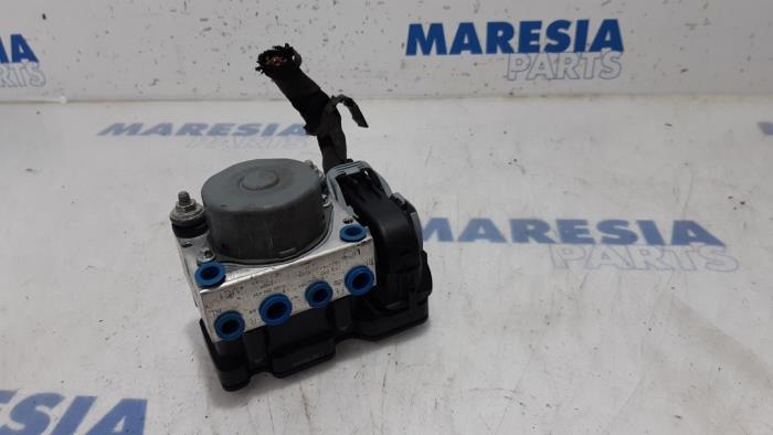 Używane Pompa ABS Fiat Panda (312) 0.9 TwinAir 65 Cena € 105,00 Procedura marży oferowane przez Maresia Parts