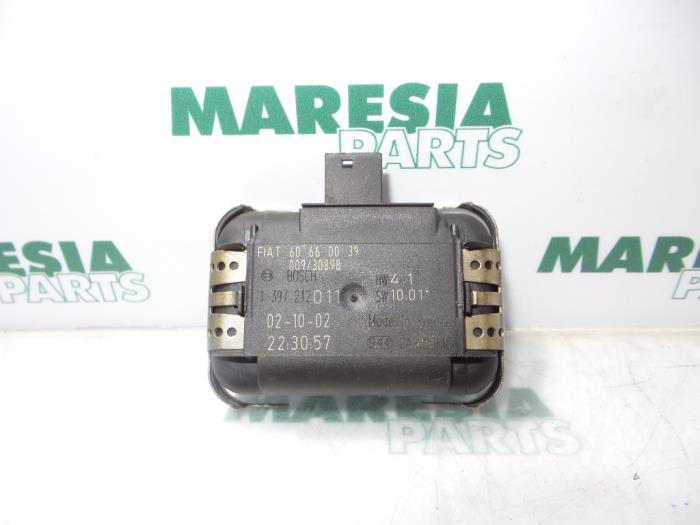 Begagnade Regnsensor Lancia Thesis (841) 2.4 20V Pris € 40,00 Marginaltabell erbjuds av Maresia Parts
