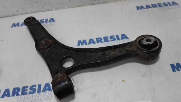 Front lower wishbone, left from a Citroën Jumper (U9) 2.2 HDi 100 Euro 4 2011
