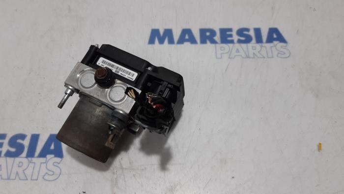 Usagé Bloc ABS Citroen Jumper (U9) 2.2 HDi 100 Prix € 189,30 Prix TTC proposé par Maresia Parts