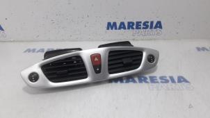 Used Dashboard vent Renault Scénic III (JZ) 1.5 dCi 105 Price € 30,00 Margin scheme offered by Maresia Parts