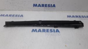 Used Right blind Renault Scénic III (JZ) 1.5 dCi 105 Price € 65,00 Margin scheme offered by Maresia Parts