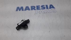 Używane Przelacznik elektrycznej szyby Fiat 500 (312) 1.2 69 Cena € 18,15 Z VAT oferowane przez Maresia Parts