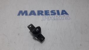Używane Przelacznik elektrycznej szyby Fiat 500 (312) 1.2 69 Cena € 18,15 Z VAT oferowane przez Maresia Parts