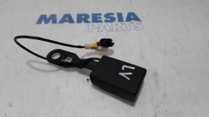 Used Front seatbelt buckle, left Peugeot Partner (GC/GF/GG/GJ/GK) 1.6 HDI 75 16V Price € 24,20 Inclusive VAT offered by Maresia Parts