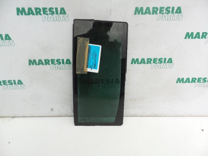 Usados Ventanilla triangular izquierda detrás Renault Espace (JK) 2.0 Turbo 16V Grand Espace Precio € 50,00 Norma de margen ofrecido por Maresia Parts