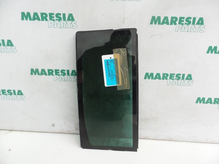 Usados Ventanilla triangular derecha detrás Renault Espace (JK) 2.0 Turbo 16V Grand Espace Precio € 50,00 Norma de margen ofrecido por Maresia Parts