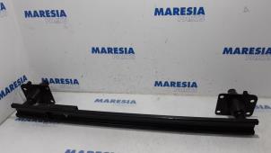 Usados Marco de parachoques delante Peugeot 5008 I (0A/0E) 1.6 THP 16V Precio € 40,00 Norma de margen ofrecido por Maresia Parts