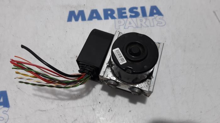 Used ABS pump Opel Combo 1.3 CDTI 16V ecoFlex Price € 72,60 Inclusive VAT offered by Maresia Parts