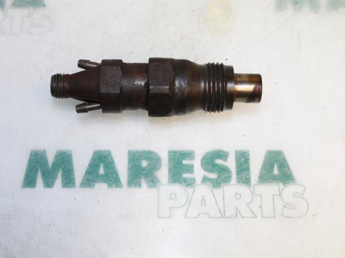 Usagé Injecteurs Citroen Berlingo Cinqspace, Multispace 1.9 D Prix € 50,00 Règlement à la marge proposé par Maresia Parts