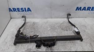 Used Towbar Opel Vivaro 1.6 CDTI BiTurbo 140 Price € 190,58 Inclusive VAT offered by Maresia Parts