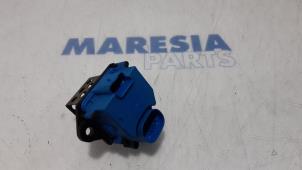 Używane Opornica wentylatora Peugeot 5008 I (0A/0E) 1.6 THP 16V Cena € 20,00 Procedura marży oferowane przez Maresia Parts