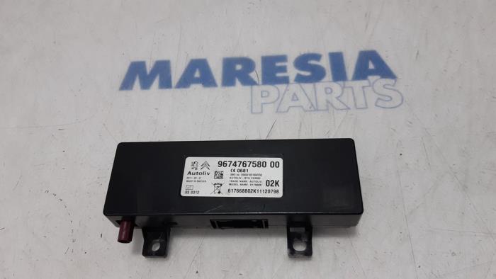 Usagé Module radio Peugeot 5008 I (0A/0E) 1.6 THP 16V Prix € 40,00 Règlement à la marge proposé par Maresia Parts