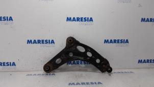 Used Front lower wishbone, right Opel Vivaro 1.6 CDTI BiTurbo 140 Price € 42,35 Inclusive VAT offered by Maresia Parts
