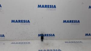 Used Windscreen washer pump Opel Vivaro 1.6 CDTI BiTurbo 140 Price € 24,20 Inclusive VAT offered by Maresia Parts