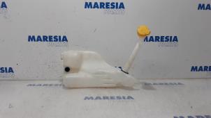 Used Front windscreen washer reservoir Renault Megane III Grandtour (KZ) 1.5 dCi 95 Price € 15,00 Margin scheme offered by Maresia Parts
