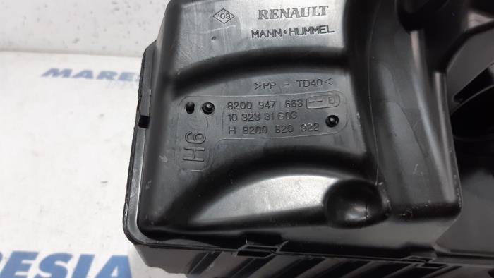 Boîtier filtre à air d'un Renault Megane III Grandtour (KZ) 1.5 dCi 95 2015
