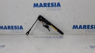 Used Seatbelt tensioner, right Peugeot 5008 I (0A/0E) 1.6 THP 16V Price € 39,00 Margin scheme offered by Maresia Parts