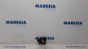 Used Heater valve motor Renault Espace (JK) 2.0 dCi 16V 175 FAP Price € 25,00 Margin scheme offered by Maresia Parts