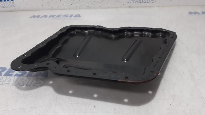 Sump from a Renault Trafic New (FL) 2.0 dCi 16V 115 2008