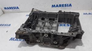 Używane Miska olejowa Renault Trafic New (FL) 2.0 dCi 16V 115 Cena € 105,00 Procedura marży oferowane przez Maresia Parts