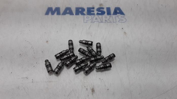 Gebrauchte Ventilstößel Citroen C5 III Berline (RD) 1.6 HDiF 16V Preis € 30,00 Margenregelung angeboten von Maresia Parts