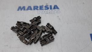 Used Rocker arm Citroen C5 III Berline (RD) 1.6 HDiF 16V Price € 50,00 Margin scheme offered by Maresia Parts