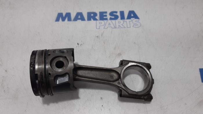 Usados Pistón Peugeot Expert (G9) 2.0 HDi 120 Precio € 75,00 Norma de margen ofrecido por Maresia Parts