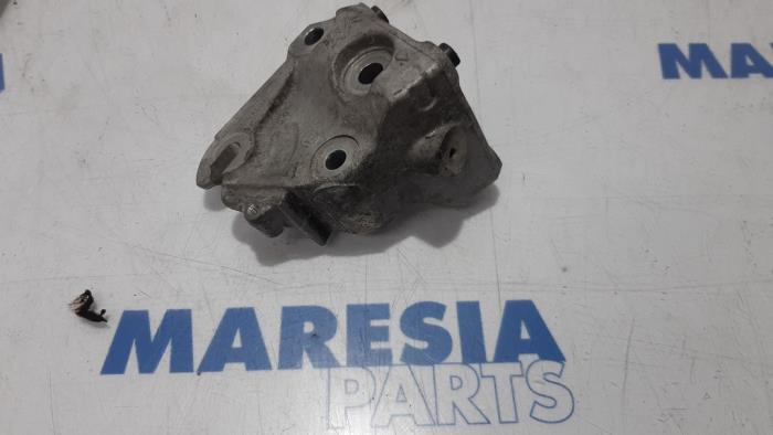 Used Engine mount Peugeot Expert (G9) 2.0 HDi 120 Price € 50,00 Margin scheme offered by Maresia Parts