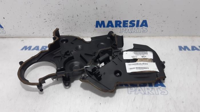 Usagé Couvercle de distribution Peugeot 5008 I (0A/0E) 1.6 BlueHDi 120 Prix € 50,00 Règlement à la marge proposé par Maresia Parts