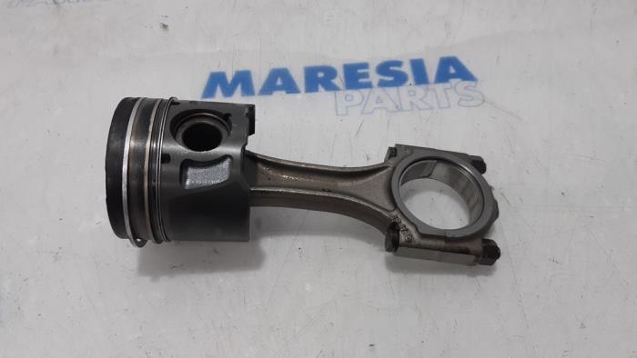 Usagé Piston Peugeot 508 SW (8E/8U) 2.0 HDiF 16V Autom. Prix € 75,00 Règlement à la marge proposé par Maresia Parts