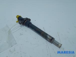 Used Injector (diesel) Peugeot 308 CC (4B) 2.0 HDiF 16V Price € 157,50 Margin scheme offered by Maresia Parts