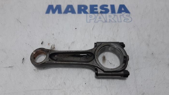 Used Piston Peugeot 308 CC (4B) 2.0 HDiF 16V Price € 70,00 Margin scheme offered by Maresia Parts