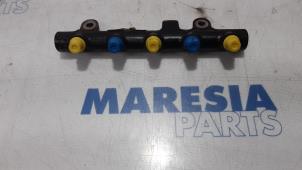 Used Fuel injector nozzle Peugeot 308 CC (4B) 2.0 HDiF 16V Price € 50,00 Margin scheme offered by Maresia Parts