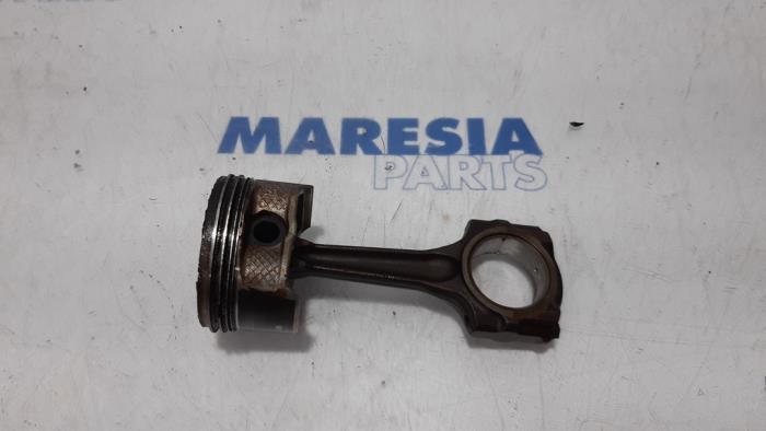 Usagé Piston Citroen C5 III Berline (RD) 2.0 16V Prix € 50,00 Règlement à la marge proposé par Maresia Parts