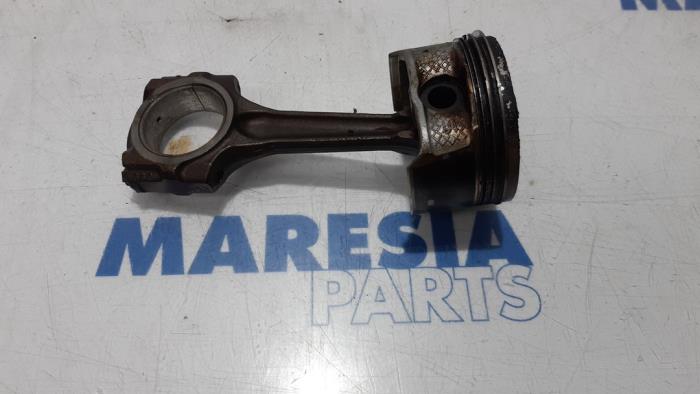 Usagé Piston Citroen C5 III Berline (RD) 2.0 16V Prix € 50,00 Règlement à la marge proposé par Maresia Parts