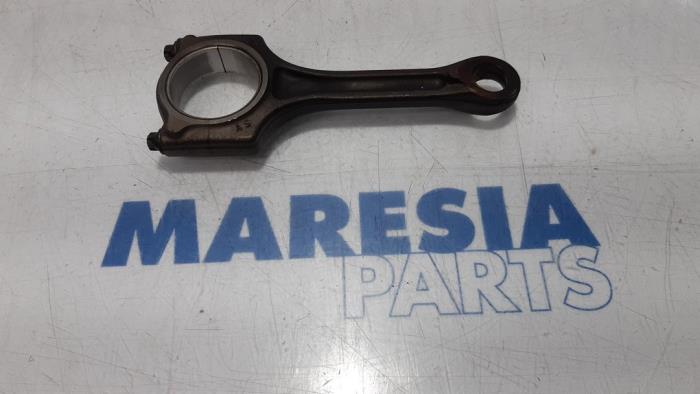 Używane Korbowód Peugeot 5008 I (0A/0E) 1.6 VTI 16V Cena € 30,00 Procedura marży oferowane przez Maresia Parts