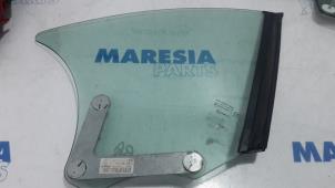 Używane Szyba prawa tylna wersja 2-drzwiowa Peugeot 207 CC (WB) 1.6 16V Cena € 40,00 Procedura marży oferowane przez Maresia Parts
