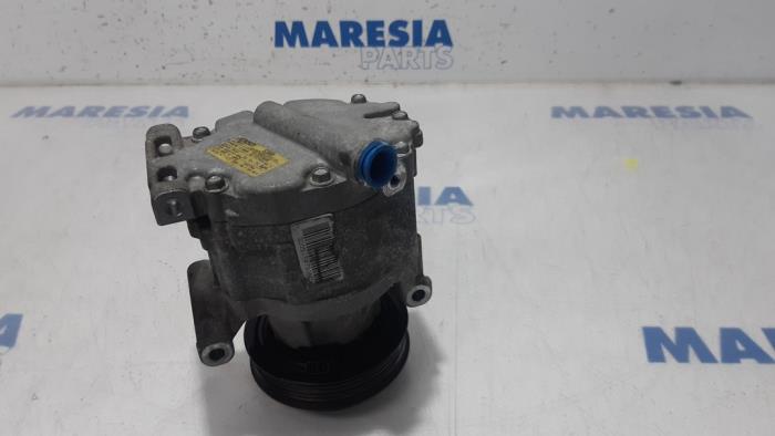 Usagé Compresseur de clim Fiat Bravo (198A) 1.4 16V Prix € 59,99 Règlement à la marge proposé par Maresia Parts