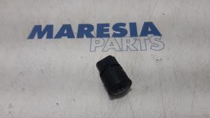 Used Start/stop switch Renault Zoé (AG) 65kW Price € 25,00 Margin scheme offered by Maresia Parts